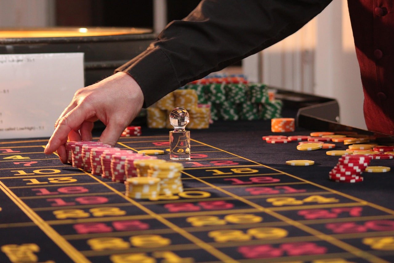 Philippines mobile user accessing start-539 sportsbook and casino on a smartphone outdoors